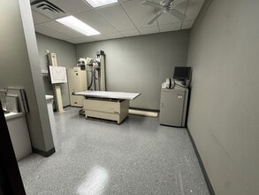 185-205 Froehlich Farm Blvd, Woodbury, NY for lease Interior Photo- Image 2 of 3