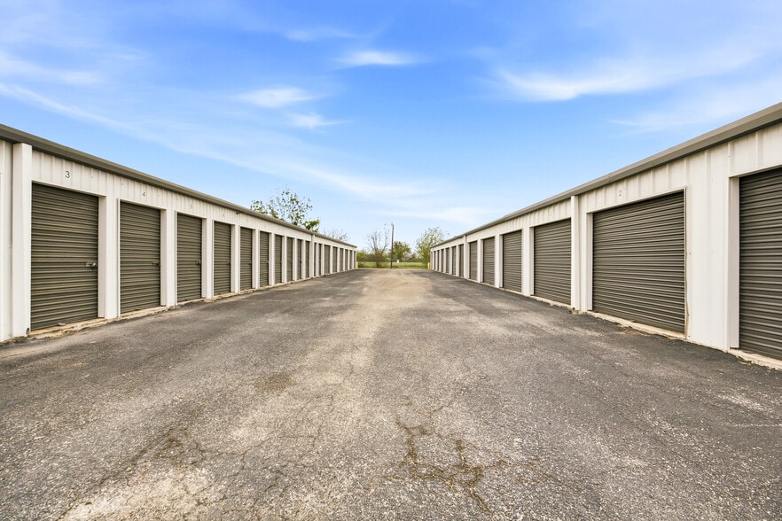 1328 CH MATTHIES JR, Seguin, TX for sale - Building Photo - Image 2 of 8