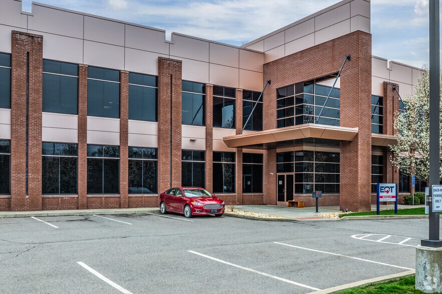 400 Woodcliff Dr, Canonsburg, PA for sale - Building Photo - Image 2 of 13