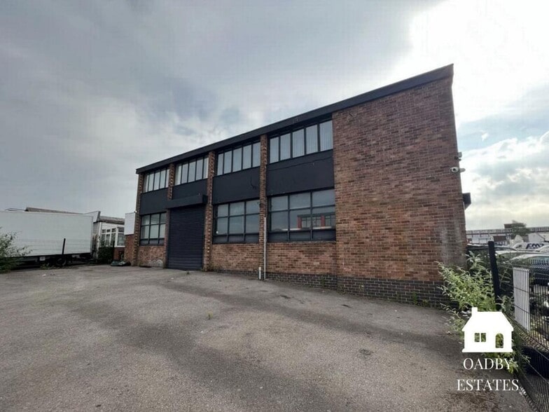 12 Mandervell Rd, Oadby à louer - Photo du bâtiment - Image 2 de 2