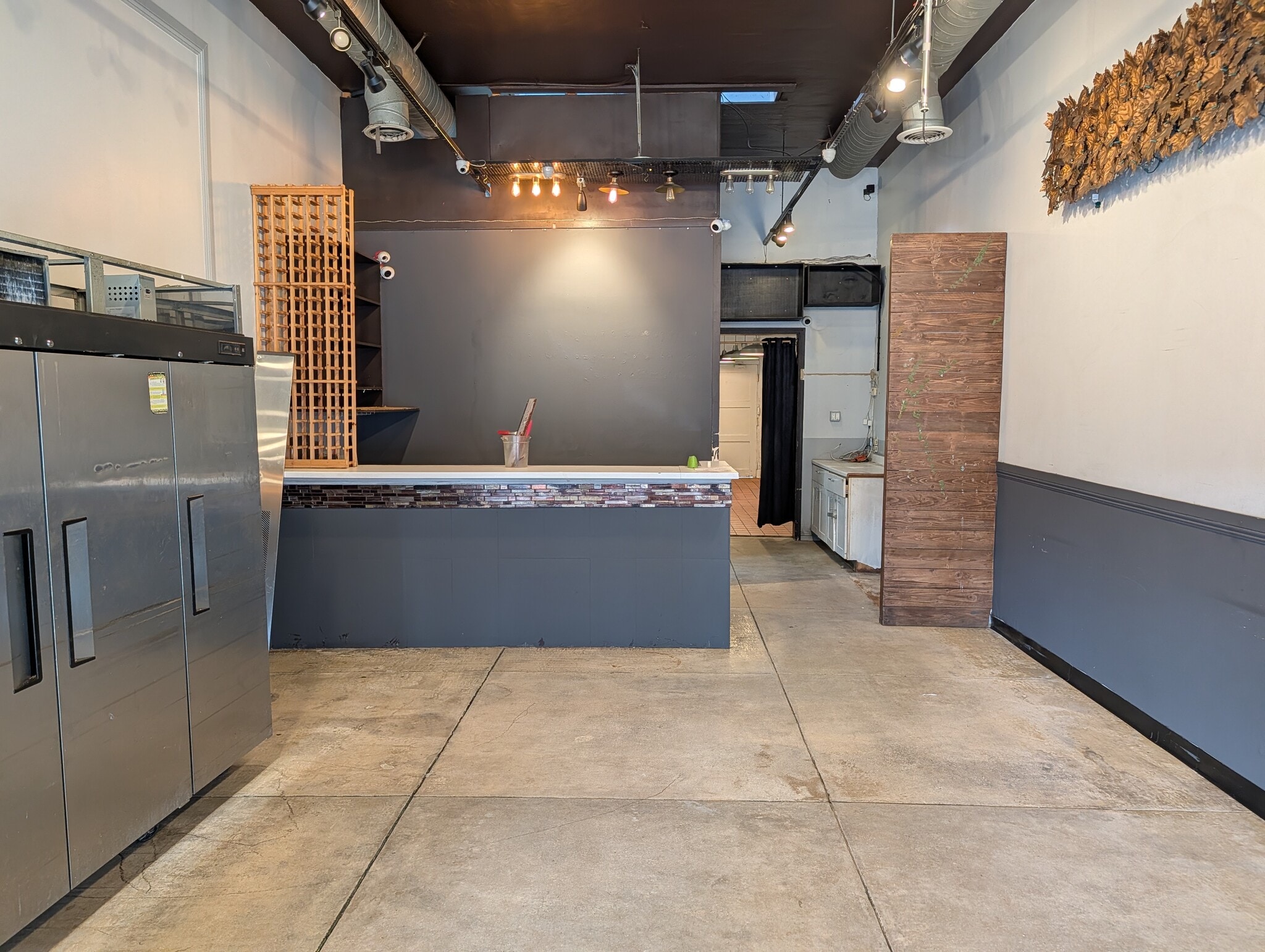 7667-7675 Beverly Blvd, Los Angeles, CA for lease Interior Photo- Image 1 of 3