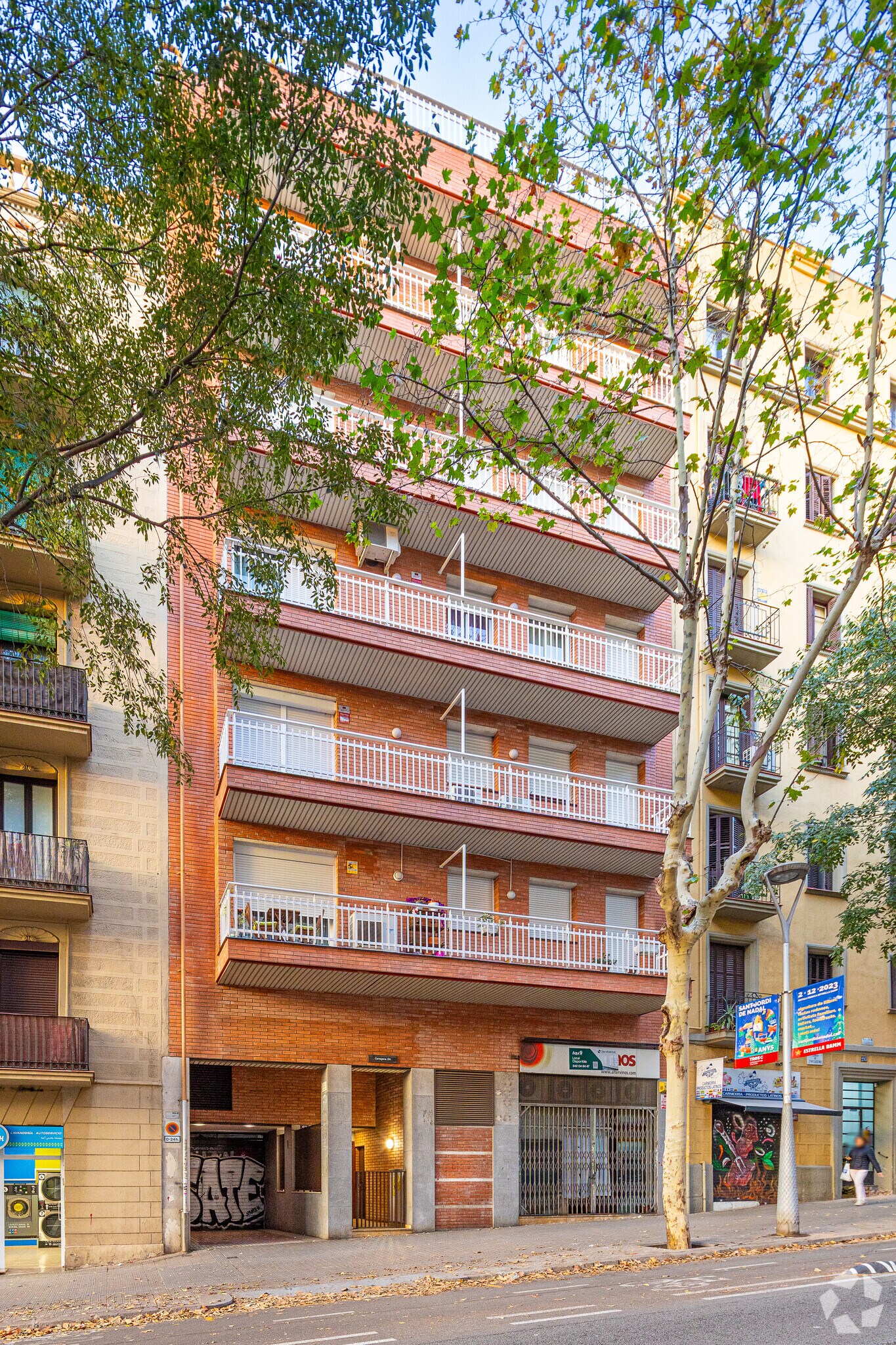 Immeuble residentiel dans Barcelone, Barcelona à vendre Photo principale- Image 1 de 2