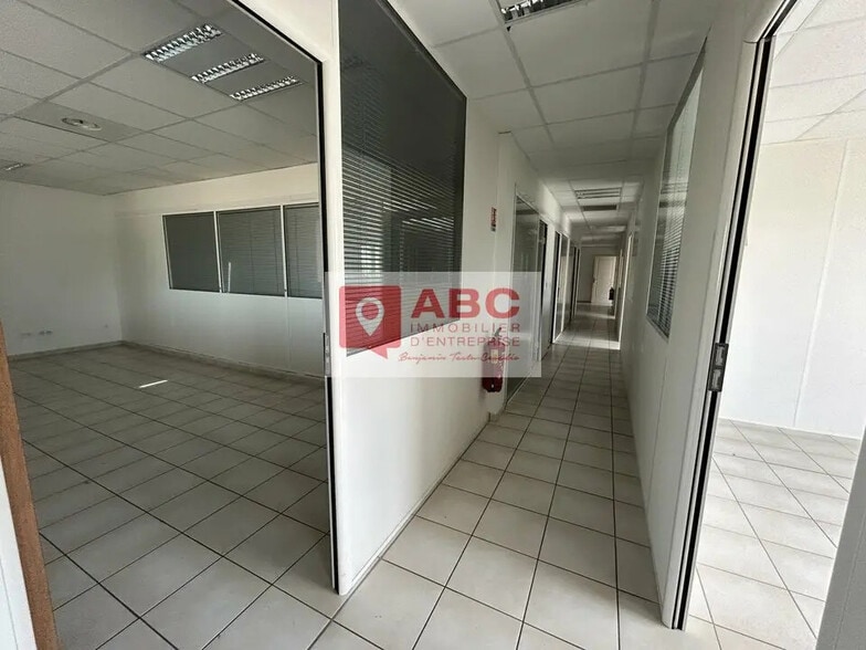 Office in Lattes for lease - Building Photo - Image 3 of 8