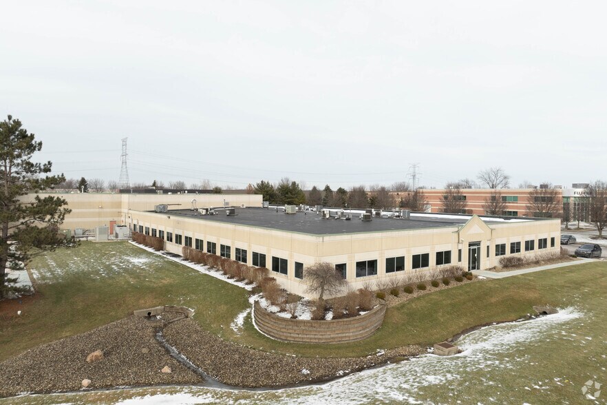 1959 Summit Commerce Park, Twinsburg, OH à vendre - Photo du bâtiment - Image 2 de 4