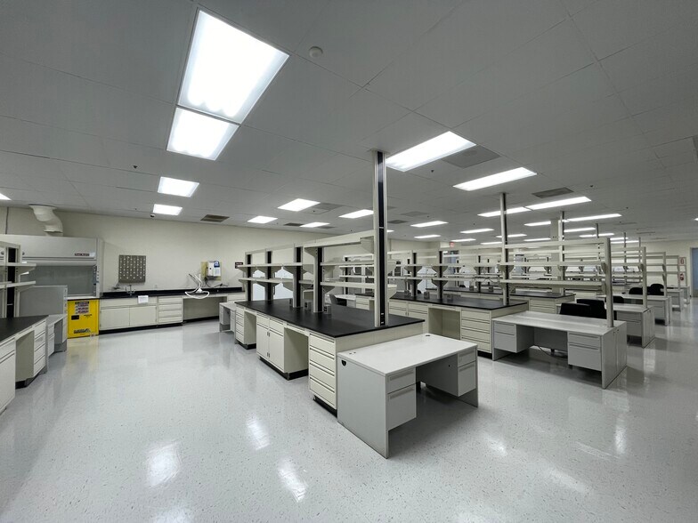 155 S Milpitas Blvd, Milpitas, CA à louer - Photo intérieure - Image 2 de 7