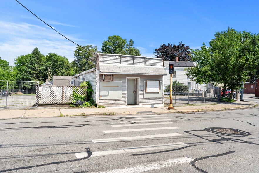 380 Lawrence Street, Lowell, MA à vendre - Photo du bâtiment - Image 3 de 23