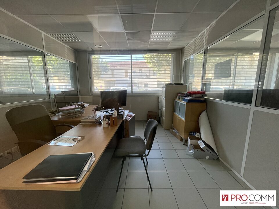 Office in Avignon for lease Interior Photo- Image 1 of 8