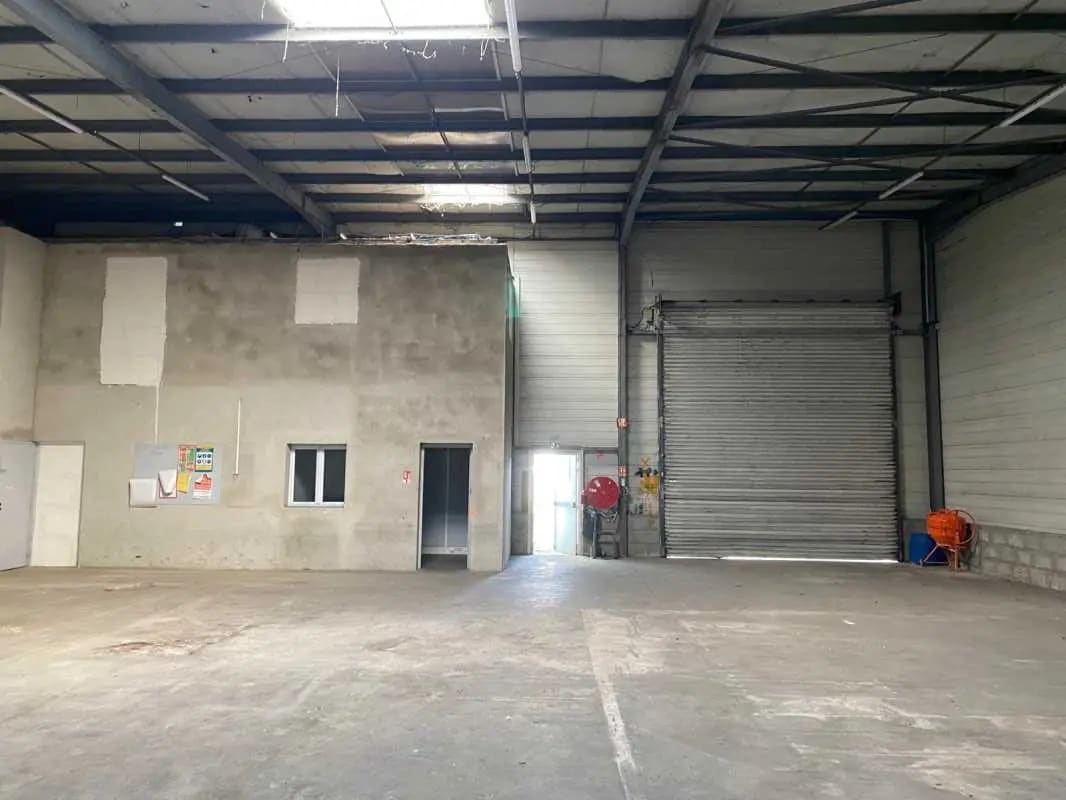 Office in Toussieu for lease Interior Photo- Image 1 of 8