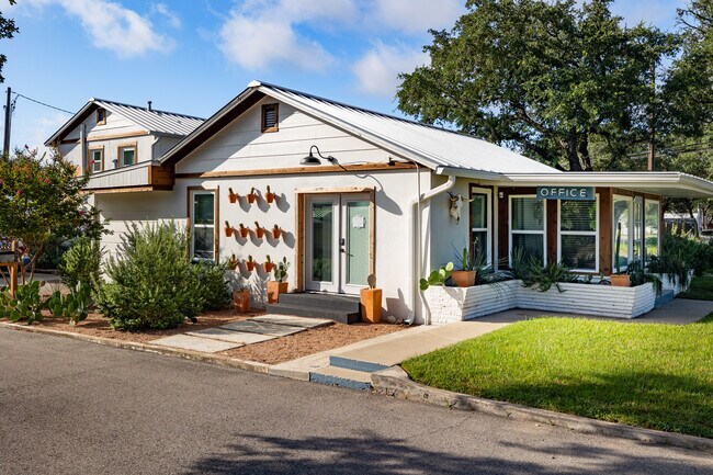 Plus de détails pour 902 Main St, Blanco, TX - Bureau à vendre
