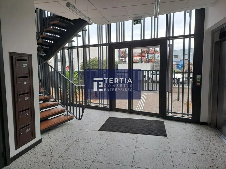 Office in Mauguio for lease - Building Photo - Image 3 of 9