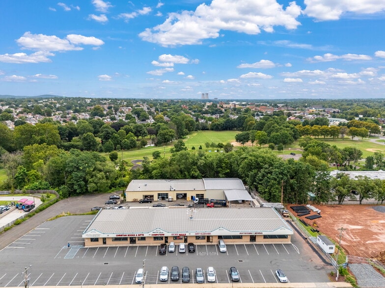 142 Shoemaker Rd, Pottstown, PA for lease - Building Photo - Image 2 of 5