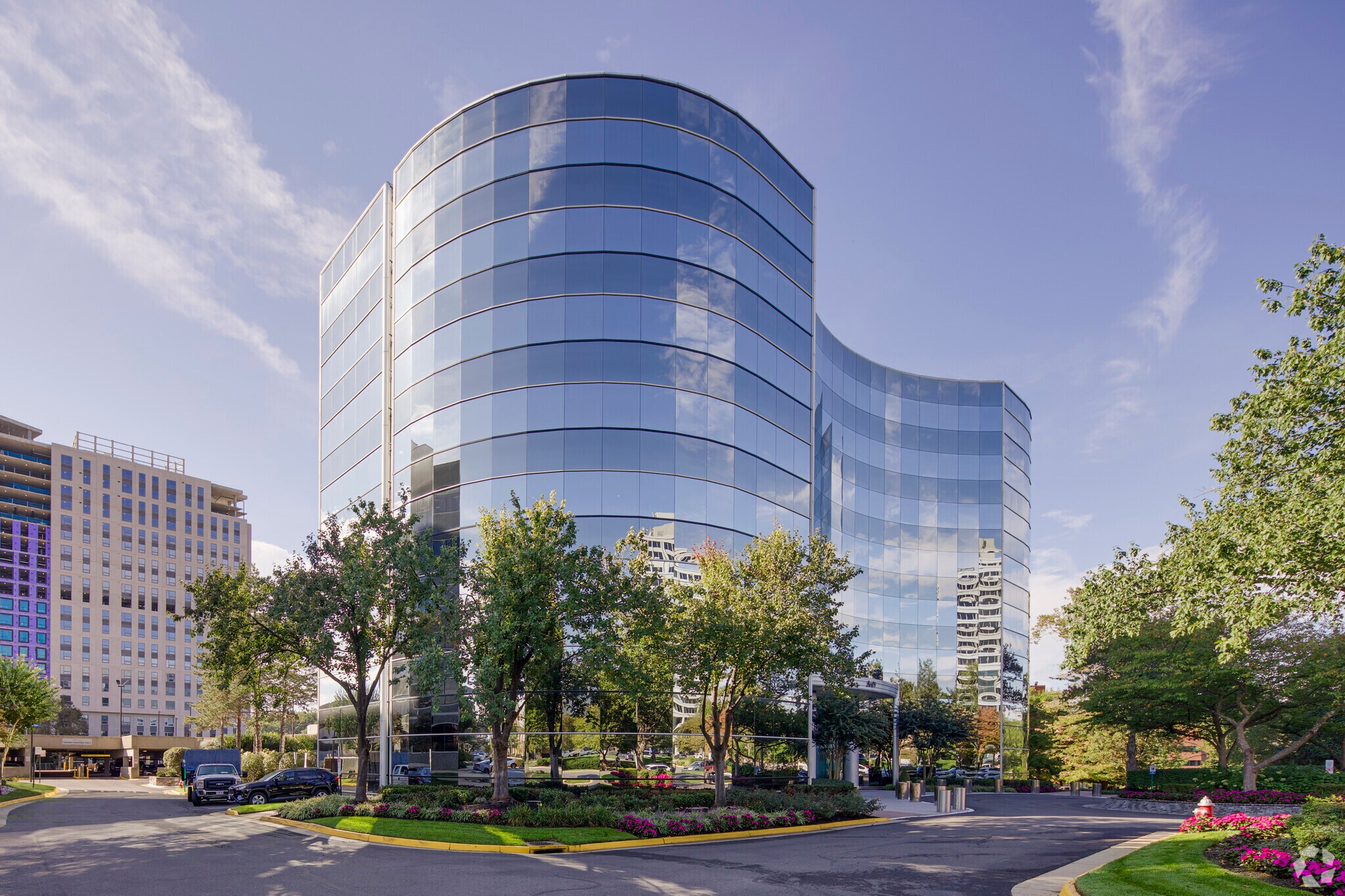8609 Westwood Center Dr, Vienna, VA à louer Photo du bâtiment- Image 1 de 25