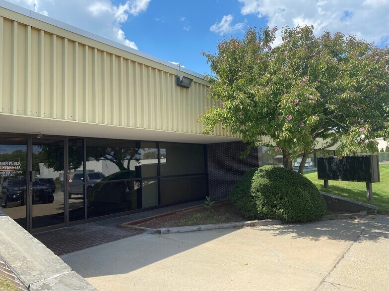 1 Wholesale Way, Cranston, RI à louer - Photo du bâtiment - Image 3 de 7