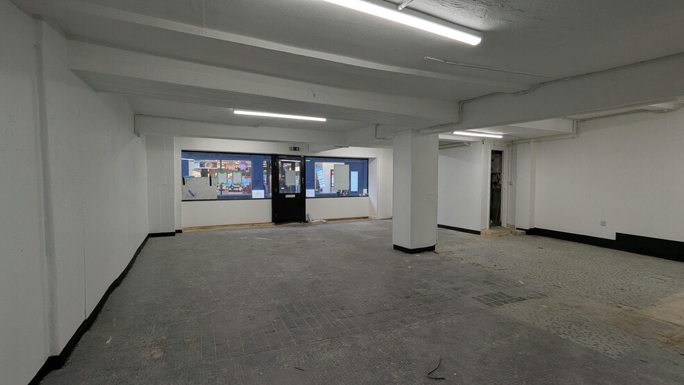 27 Peascod Street, Windsor for lease - Building Photo - Image 2 of 16