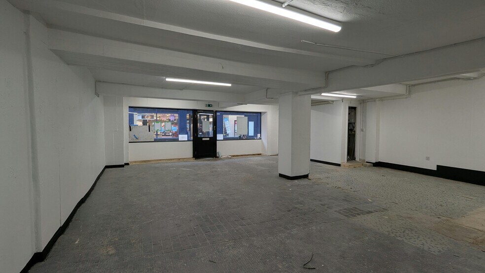 27 Peascod Street, Windsor à louer - Photo du bâtiment - Image 2 de 12
