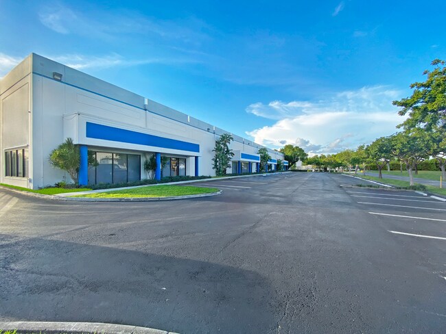 Plus de détails pour 8810-8840 NW 18th Ter, Miami, FL - Industriel à louer