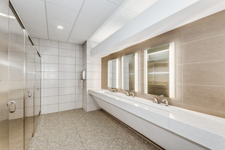 8110 E 32nd St, Wichita, KS à louer - Photo intérieure - Image 2 de 2