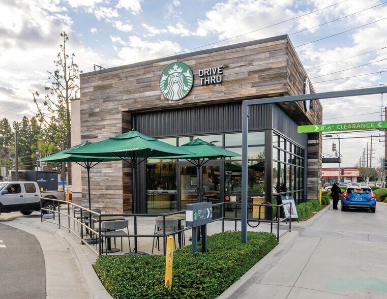 2701 N Grand Ave, Santa Ana, CA à vendre - Photo du bâtiment - Image 3 de 12