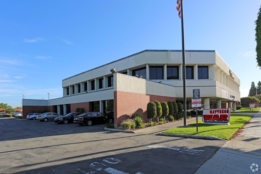 1111 E Katella Ave, Orange, CA for lease - Building Photo - Image 3 of 4