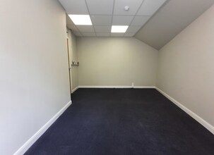 12 Skipton Rd, Barnoldswick for lease Interior Photo- Image 2 of 4