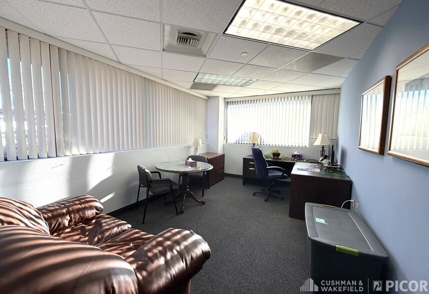 3275 W Ina Rd, Tucson, AZ à louer - Photo du bâtiment - Image 3 de 9