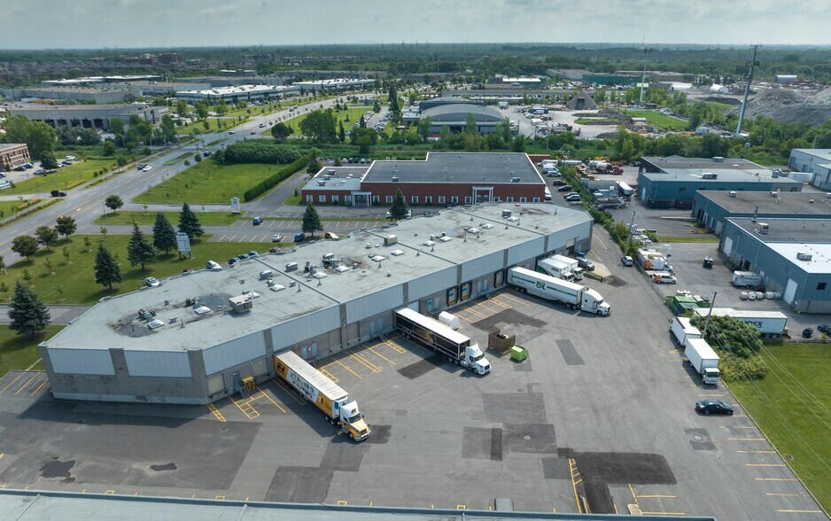 3650 Boul Matte, Brossard, QC à louer - Photo du bâtiment - Image 3 de 7