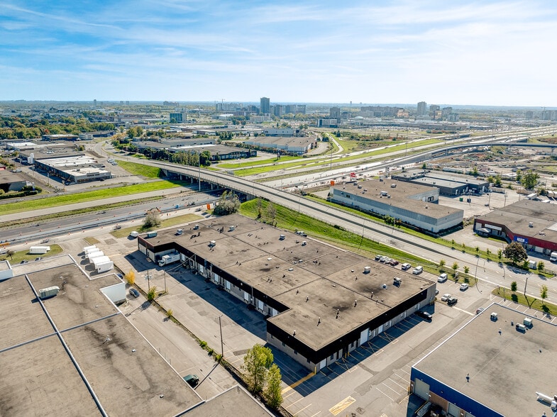 2789-2855 Boul Le Corbusier, Laval, QC for lease - Building Photo - Image 3 of 10