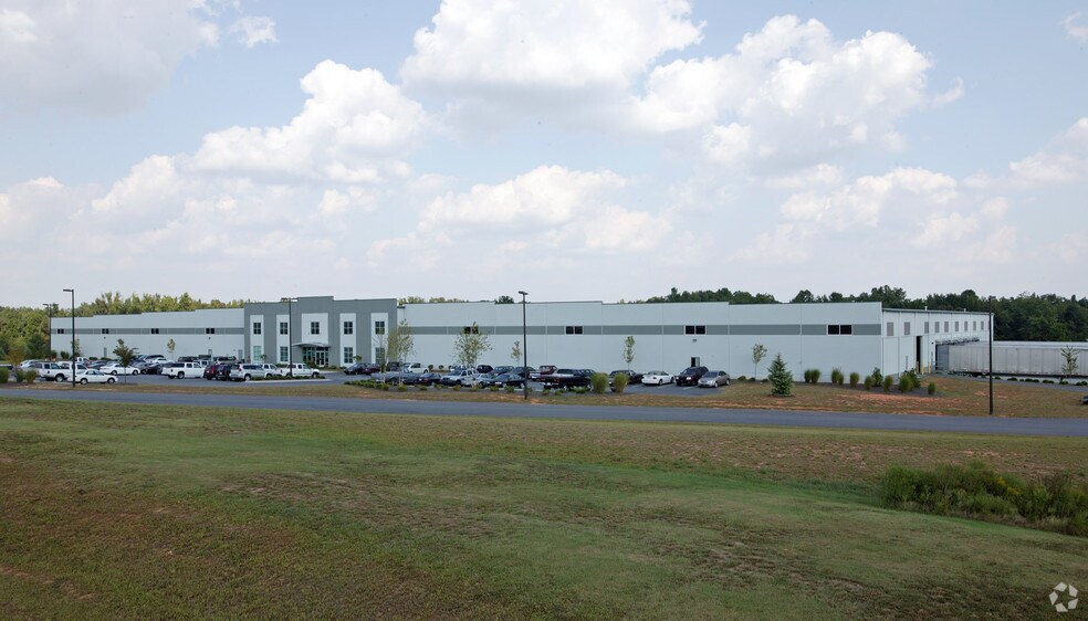 GREIF NNN INDUSTRIAL portefeuille de 4 propriétés à vendre sur LoopNet.ca - Photo principale - Image 2 de 4