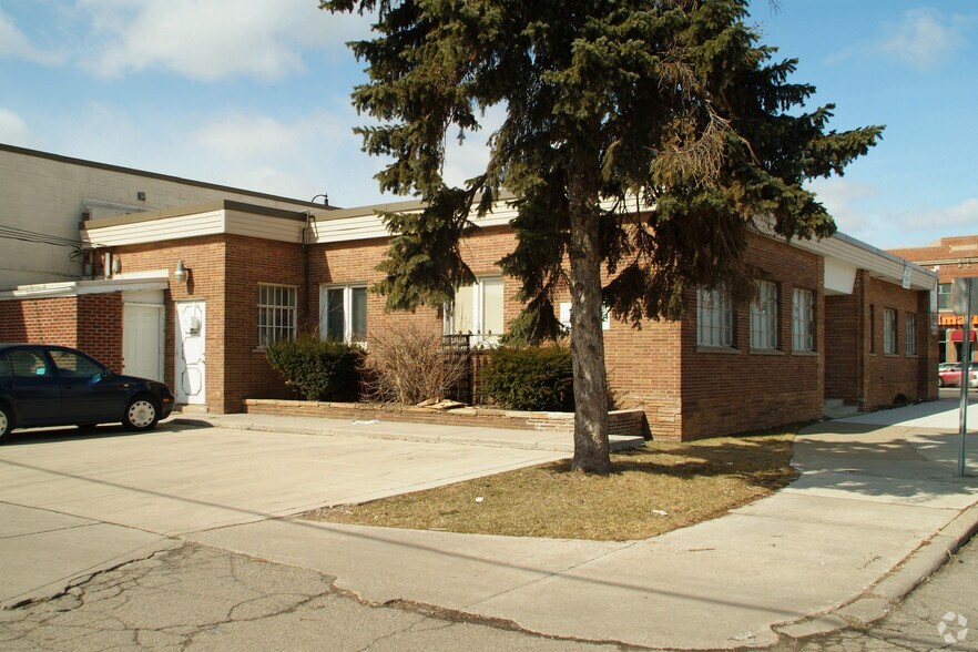 10801 Warren Ave, Dearborn, MI à vendre - Photo du bâtiment - Image 2 de 34