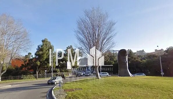 Retail in Marseille for lease Building Photo- Image 1 of 13