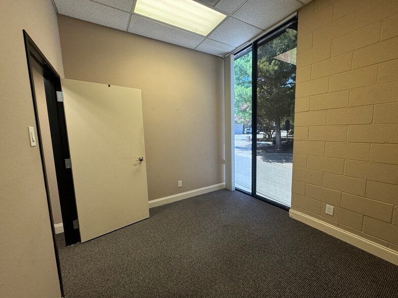 216 N Tennessee St, McKinney, TX for lease - Building Photo - Image 3 of 7