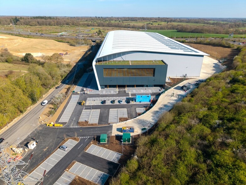 Newlands Rd, Slip End à louer - Photo du bâtiment - Image 3 de 18