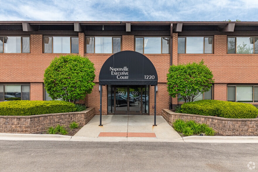 1220-1280 Iroquois Ave, Naperville, IL for lease - Building Photo - Image 1 of 12