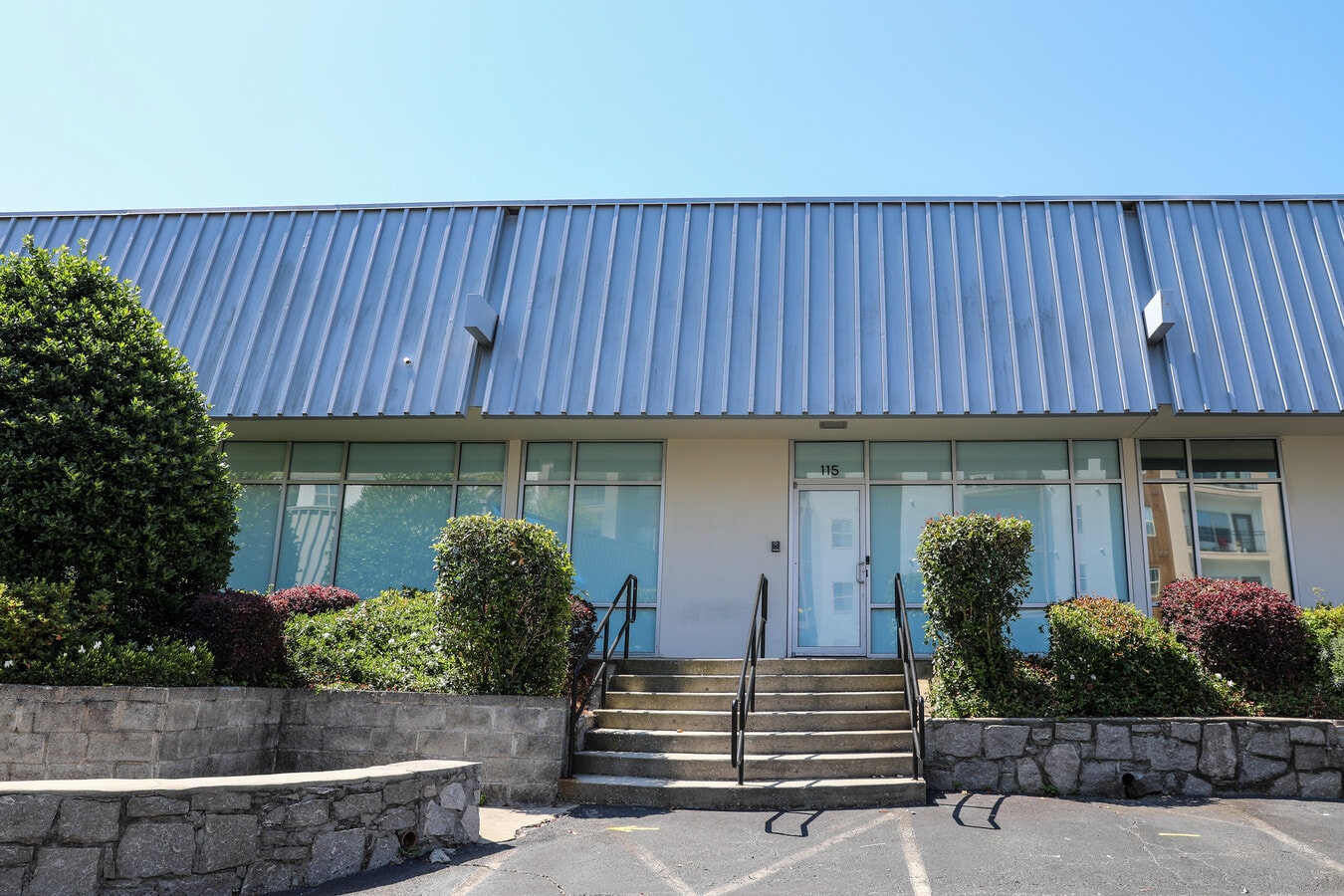 1731 Commerce Dr NW, Atlanta, GA 30318 - Unité 115 + 120 - - Photo intérieure - Image 2 of 13