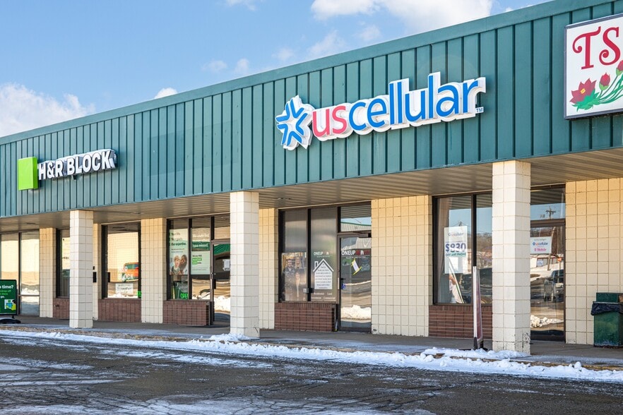 720-756 Broadway St, Berlin, WI for lease - Building Photo - Image 3 of 15