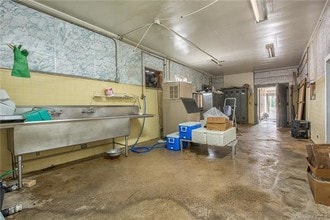 511 W Franklin Blvd, Gastonia, NC for sale Interior Photo- Image 2 of 19