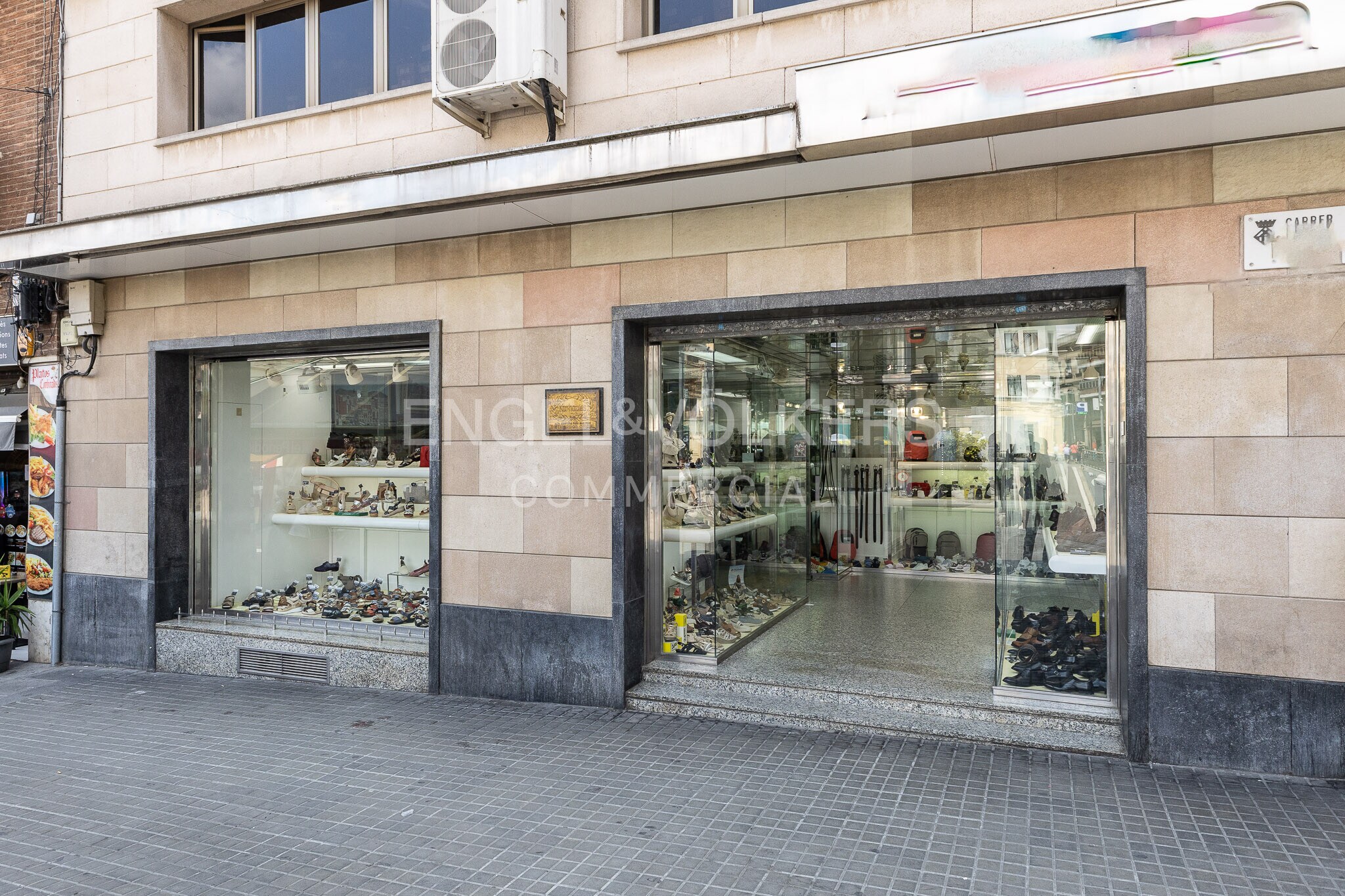Commerce de détail dans L'Hospitalet de Llobregat, Barcelona à vendre Photo du bâtiment- Image 1 de 3