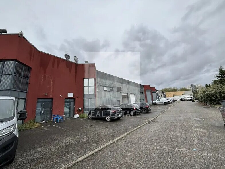 Local d'activités dans Villeurbanne à vendre - Photo du bâtiment - Image 2 de 12