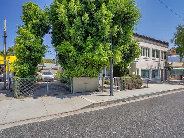 1817 W Burbank Blvd, Burbank, CA à vendre - Photo du bâtiment - Image 2 de 52