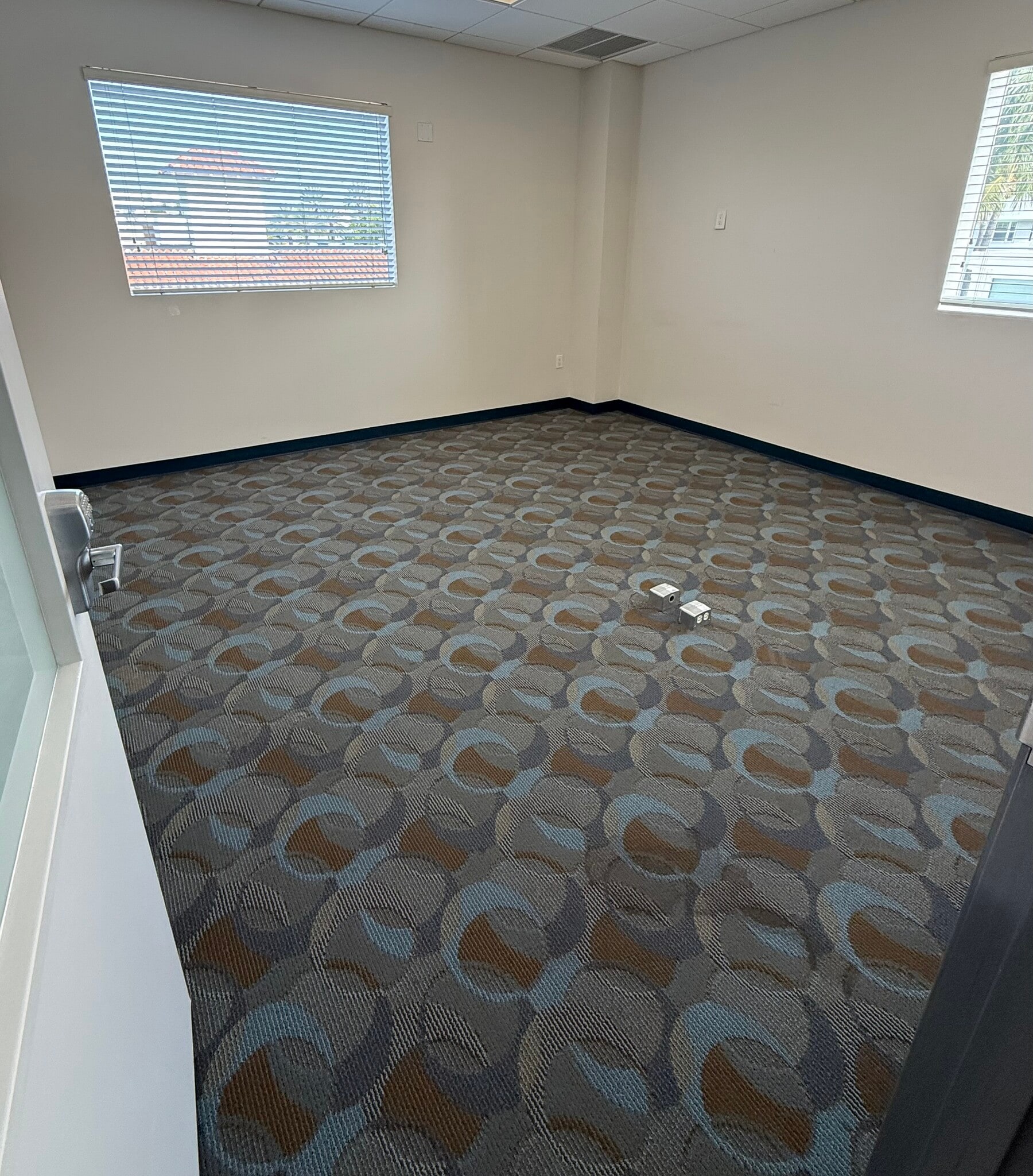 560 Lincoln Rd, Miami Beach, FL for lease Interior Photo- Image 1 of 1