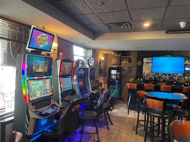 17265 S Oak Park Ave, Tinley Park, IL for lease - Building Photo - Image 3 of 21