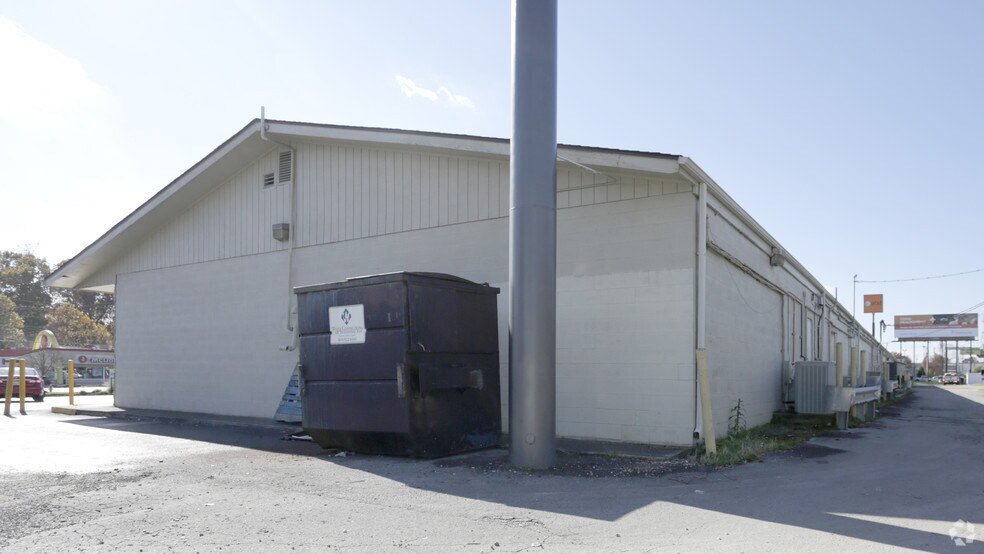 7007-7025 Kingston Pike, Knoxville, TN à louer - Photo du bâtiment - Image 2 de 8