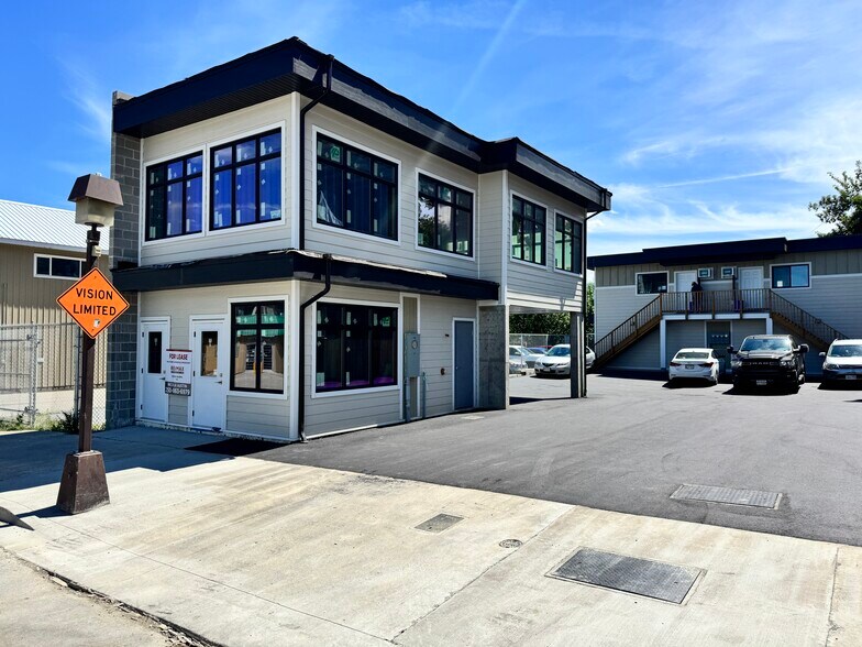 704 Cliff St, Enderby, BC à louer - Photo du bâtiment - Image 1 de 10