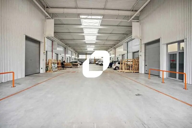 8-10 Rue Salvador Allende, Palaiseau for lease Interior Photo- Image 1 of 17