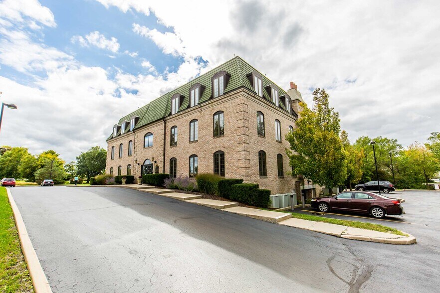 17100 W North Ave, Brookfield, WI à louer - Photo du bâtiment - Image 2 de 9