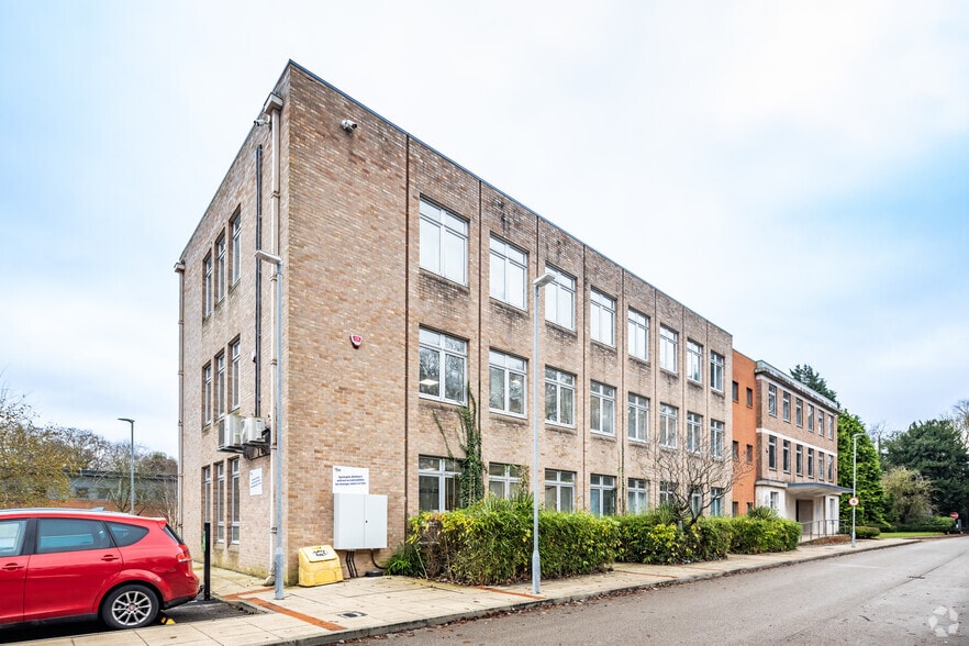 Hooton Rd, Ellesmere Port à louer - Photo du bâtiment - Image 2 de 18