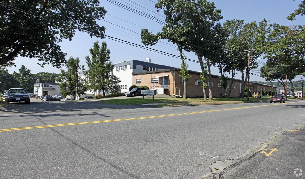 320 Hamilton St, Leominster, MA à louer - Photo du bâtiment - Image 2 de 4