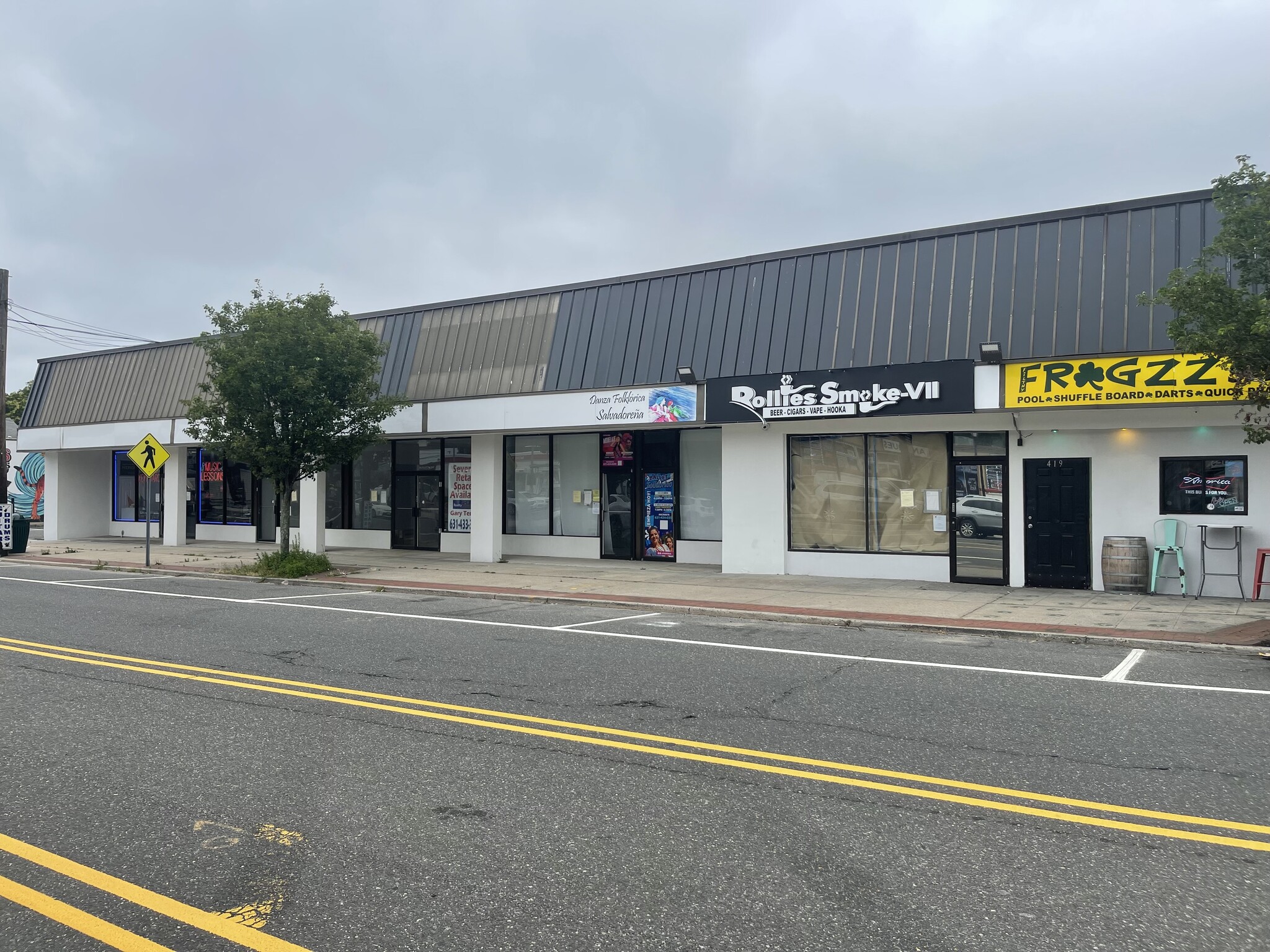 419-437 Hawkins Ave, Ronkonkoma, NY for lease Building Photo- Image 1 of 4