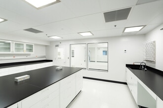 708 Quince Orchard Rd, Gaithersburg, MD for lease Interior Photo- Image 2 of 9