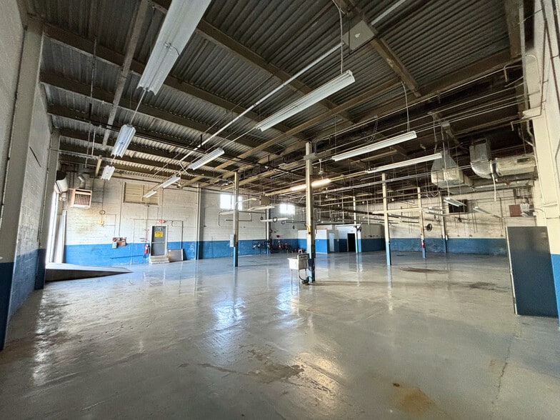 68 W Commercial Ave, Moonachie, NJ à vendre - Photo intérieure - Image 2 de 3
